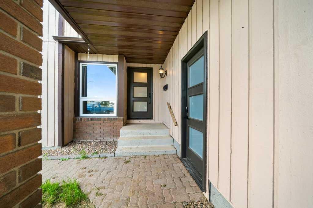 Fifth View of 82 Ross Haven Court SE, Ross Glen, Medicine Hat, Alberta, T1B 2Y8