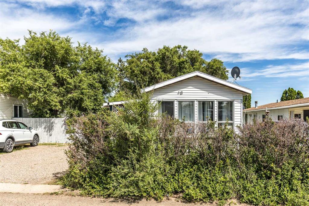 Fourth View of 38, 612 20 Street NE, Northeast Crescent Heights, Medicine Hat, Alberta, T1C 1H5