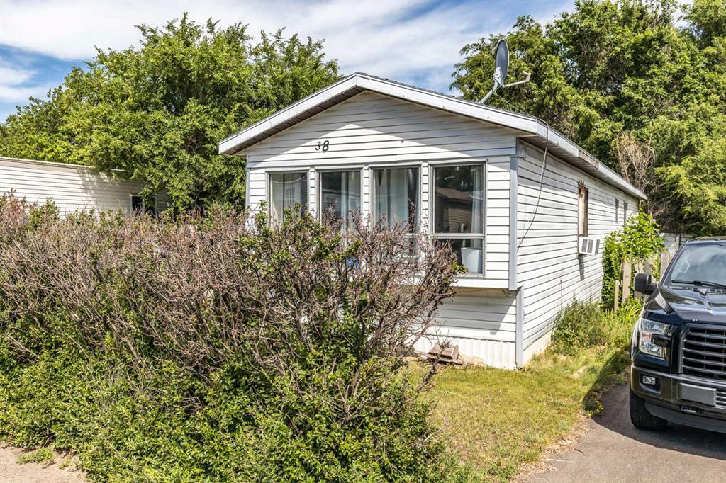 Fifth View of 38, 612 20 Street NE, Northeast Crescent Heights, Medicine Hat, Alberta, T1C 1H5