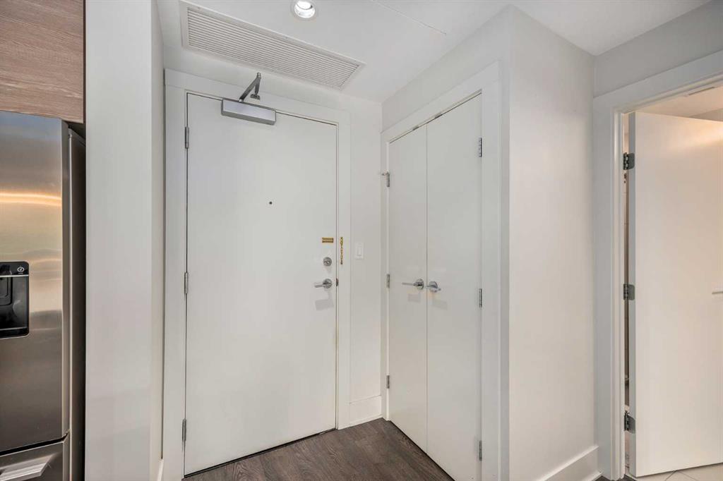 Fifth View of 319, 38 9 Street NE, Bridgeland/Riverside, Calgary, Alberta, T2E 7X9