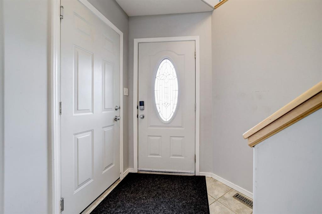 Fourth View of 571 Blackfoot Manor W, Indian Battle Heights, Lethbridge, Alberta, T1K 7W4