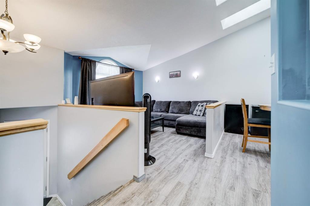 Fifth View of 571 Blackfoot Manor W, Indian Battle Heights, Lethbridge, Alberta, T1K 7W4