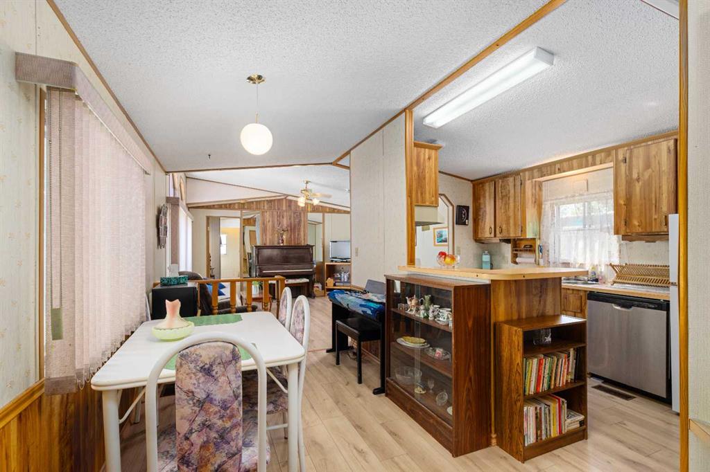 Third View of 71, 99 Arbour Lake Road NW, Arbour Lake, Calgary, Alberta, T3G 4E4