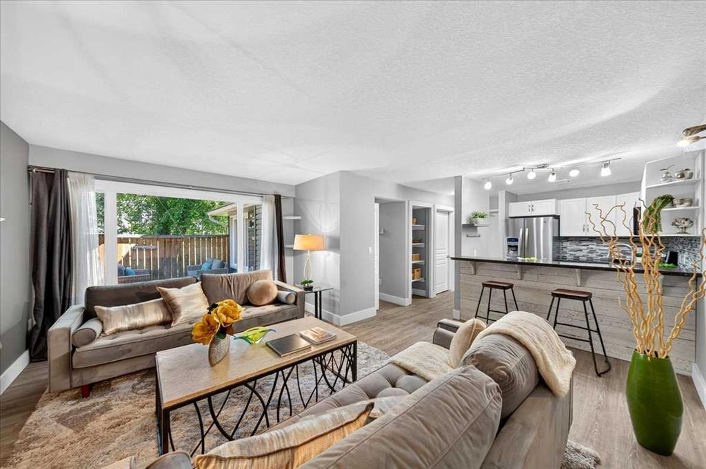 Fifth View of 166, 78 Glamis Green SW, Glamorgan, Calgary, Alberta, T3E 6V1