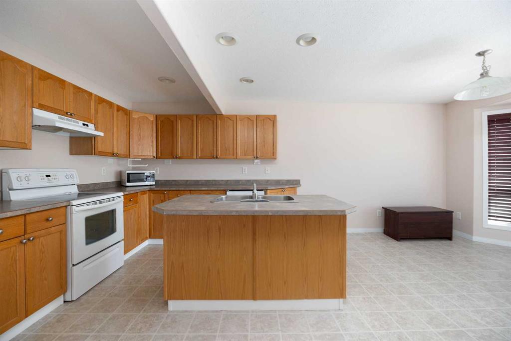 Third View of 15, 98 Wilson Drive , Wood Buffalo, Fort McMurray, Alberta, T9H 0A1