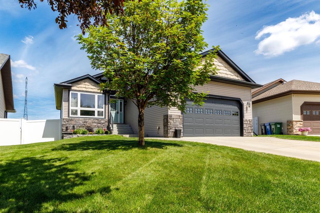 Third View of 136 Illingsworth Close , Inglewood West, Red Deer, Alberta, T4R 0B1