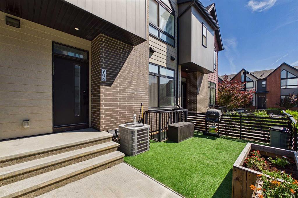 Third View of 906 Sage Meadows Gardens NW, Sage Hill, Calgary, Alberta, T3P 1K3