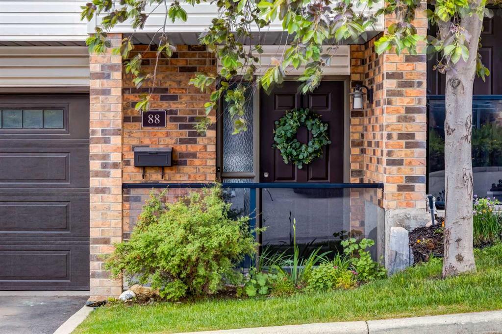 Third View of 88 Coachway Gardens SW, Coach Hill, Calgary, Alberta, T3H 2V9