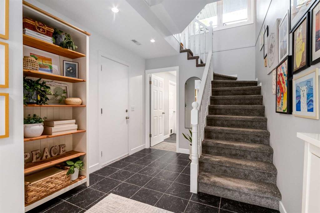 Fifth View of 88 Coachway Gardens SW, Coach Hill, Calgary, Alberta, T3H 2V9