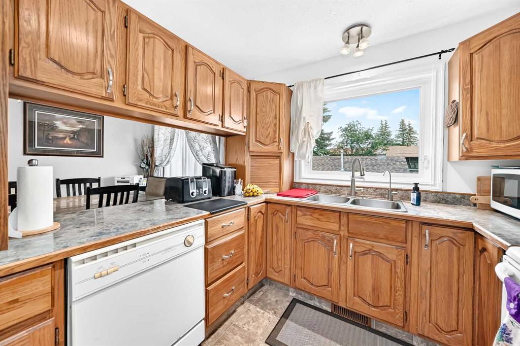 Fourth View of 5328 38 Street , Margodt, Innisfail, Alberta, T4G 1E8