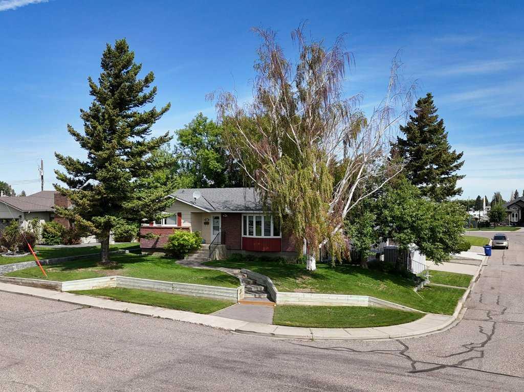 667 21st Street , A2324726, Alberta,