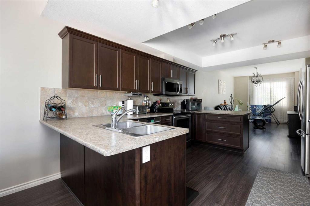 Fourth View of 11, 137 FONTAINE Crescent , Downtown, Fort McMurray, Alberta, T9H 0C3