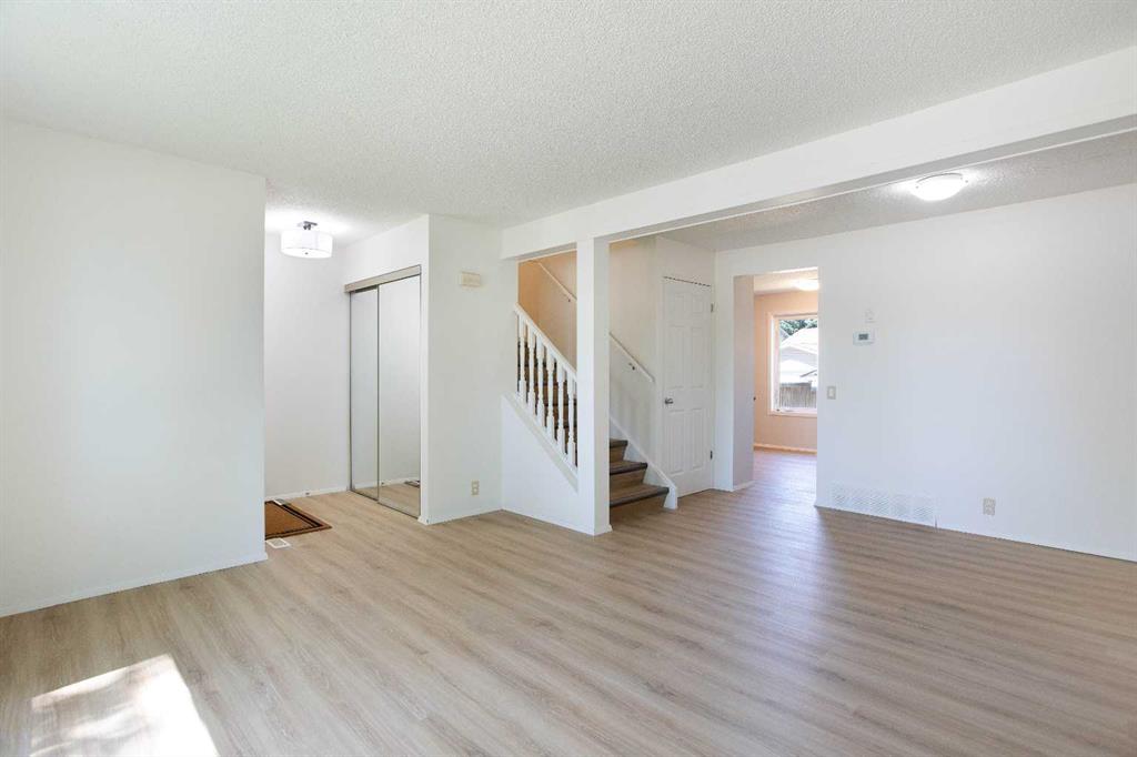 Fifth View of 2330 Woodview Drive SW, Woodlands, Calgary, Alberta, T2W 4X6