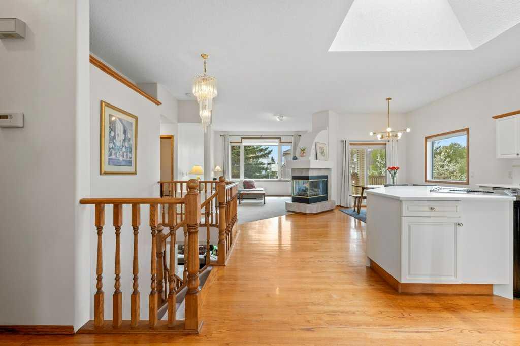 Third View of 125 Woodpark Close SW, Woodlands, Calgary, Alberta, T2W 6H1