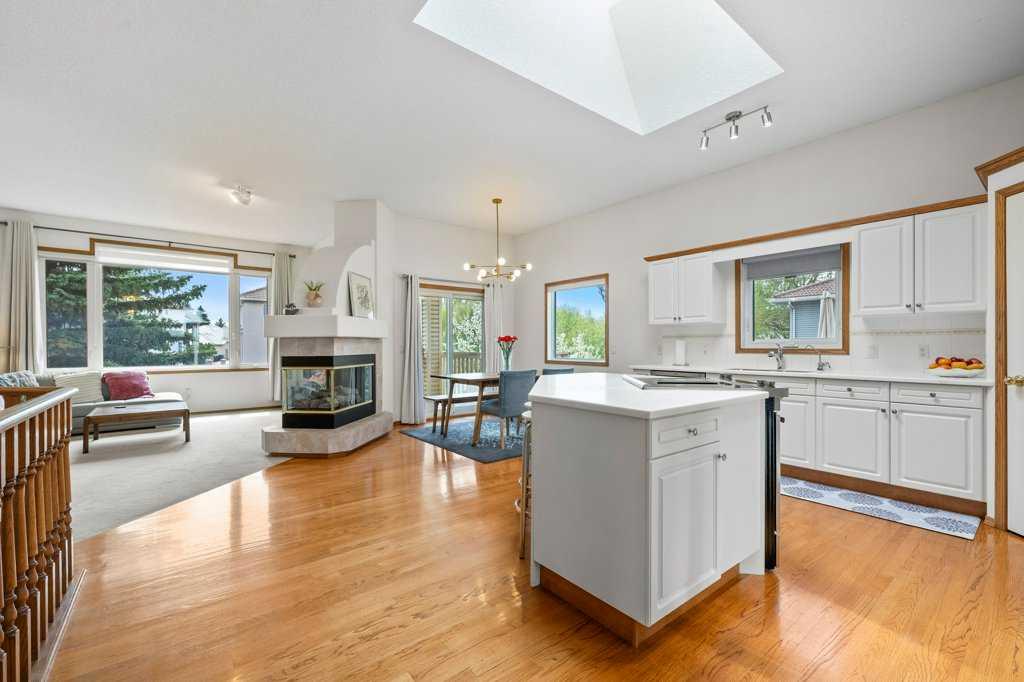 Fourth View of 125 Woodpark Close SW, Woodlands, Calgary, Alberta, T2W 6H1