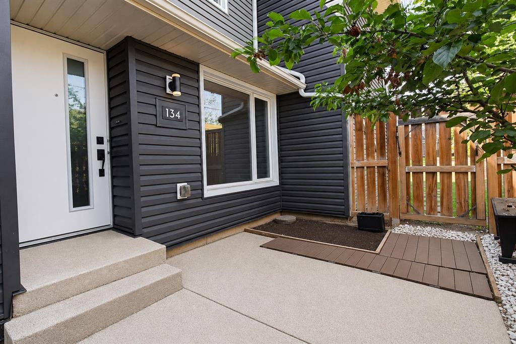 Third View of 134, 48 Glamis Green SW, Glamorgan, Calgary, Alberta, T3E 6V1