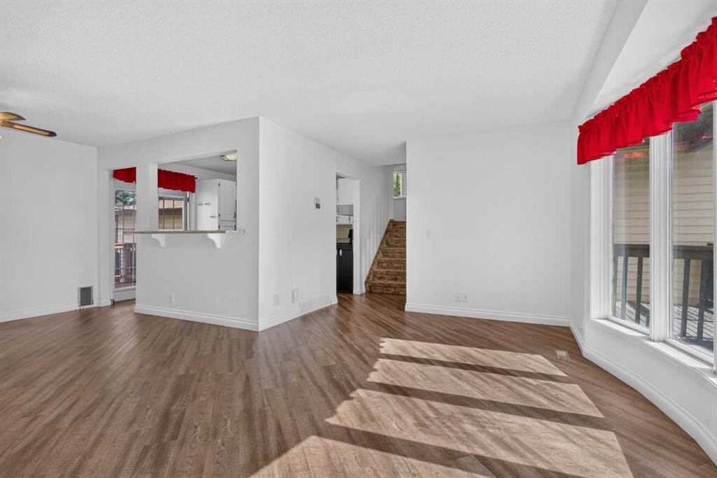 Fifth View of 24 Mckenna Mews SE, McKenzie Lake, Calgary, Alberta, T2Z 1W8
