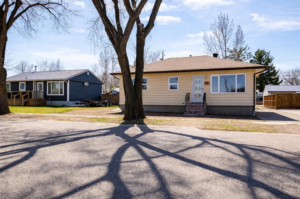 Second View of 321 3 Avenue E, NONE, Bow Island, Alberta, T0K 0G0