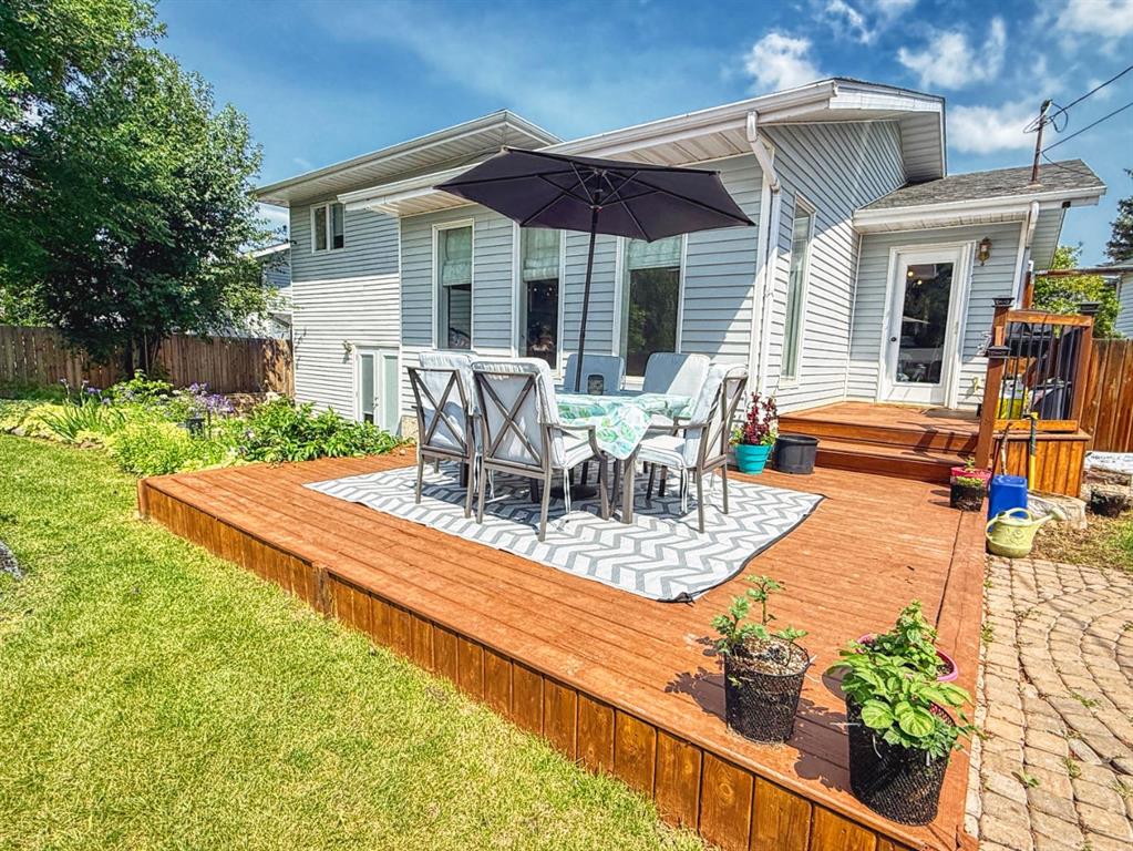 245 9 Street SE, A2325254, Alberta,