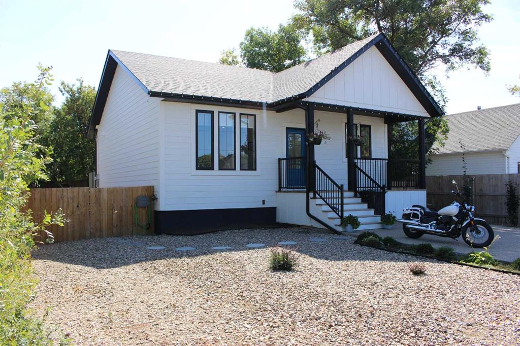 251 Crescent Avenue , A2325280, Alberta,