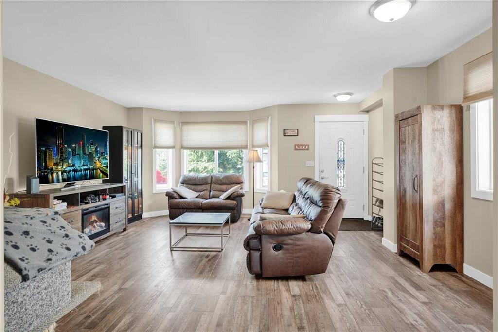 Fifth View of 118 Meadowpark Drive , NONE, Carstairs, Alberta, T0M 0N0