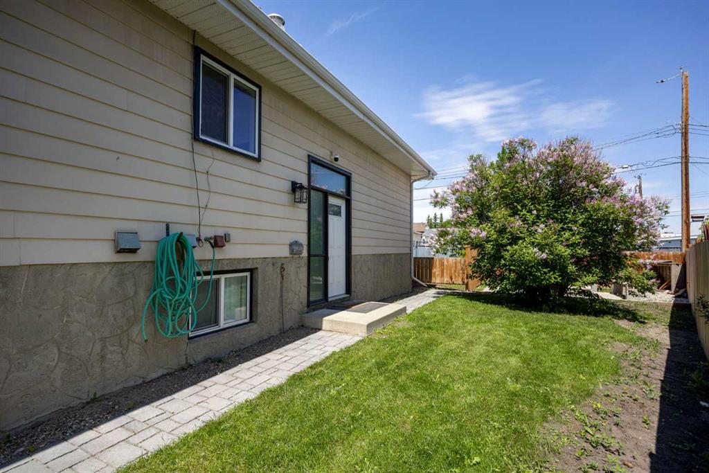 Fifth View of 8A Arlington Bay SE, Acadia, Calgary, Alberta, T2H 2B2