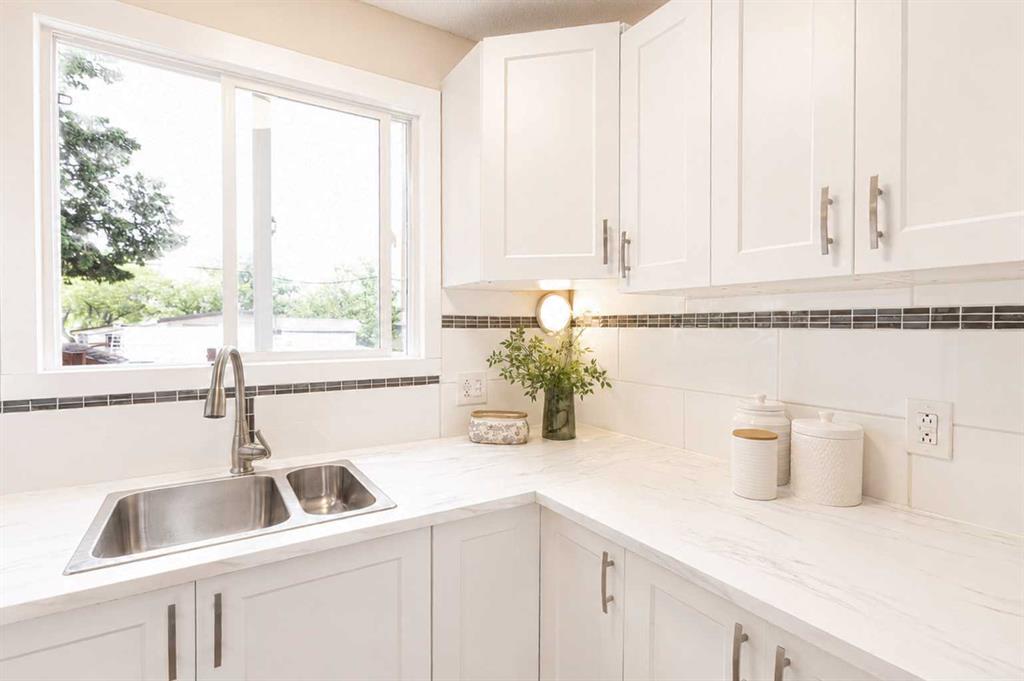 Third View of 302 Terrace Park , Eastview, Red Deer, Alberta, T4N 1V8