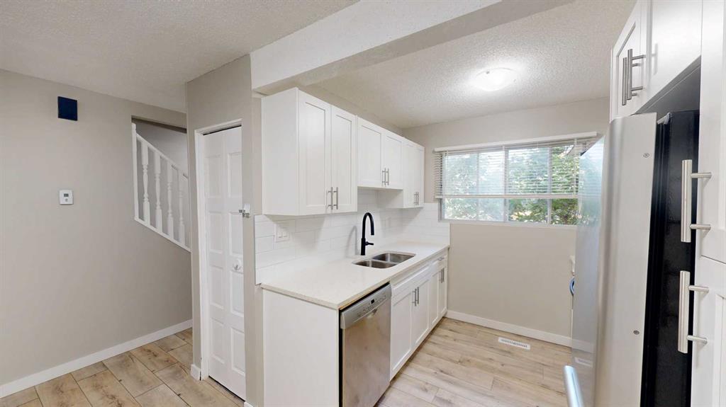 Third View of 10, 115 Lafayette Boulevard W, Varsity Village, Lethbridge, Alberta, T1K 4A8