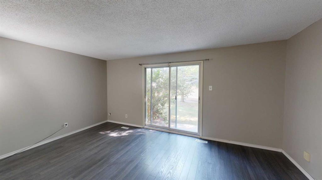 Fifth View of 10, 115 Lafayette Boulevard W, Varsity Village, Lethbridge, Alberta, T1K 4A8