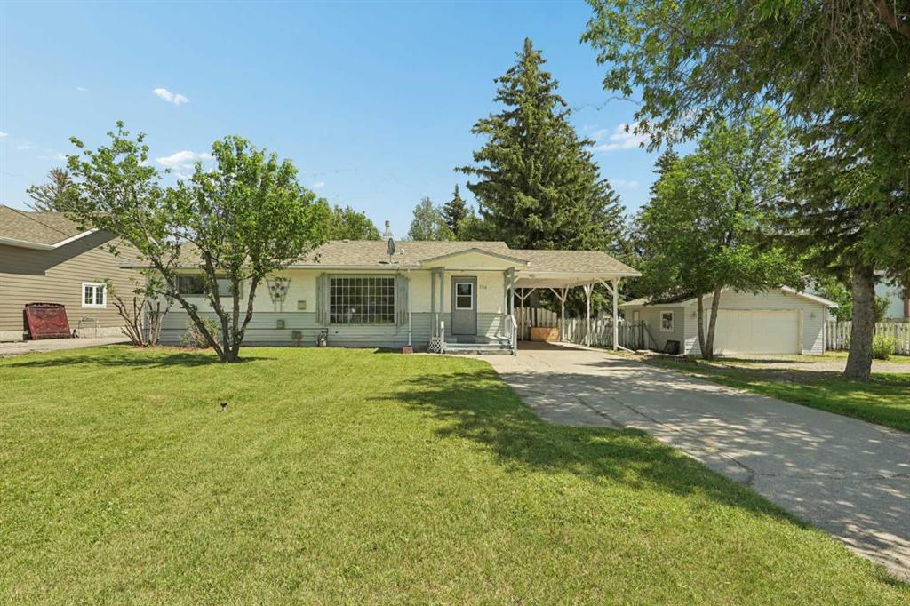736 2 Street W, A2326035, Alberta,