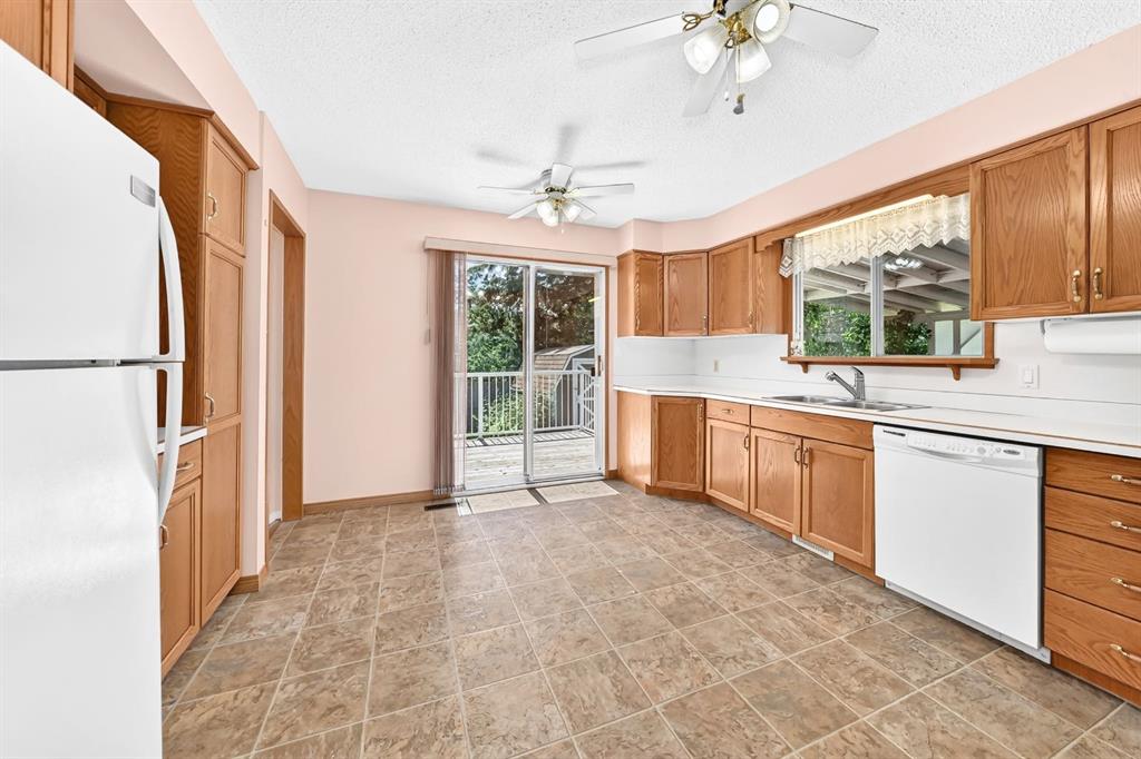 Fifth View of 5227 37 Street , Margodt, Innisfail, Alberta, T4G 1E4
