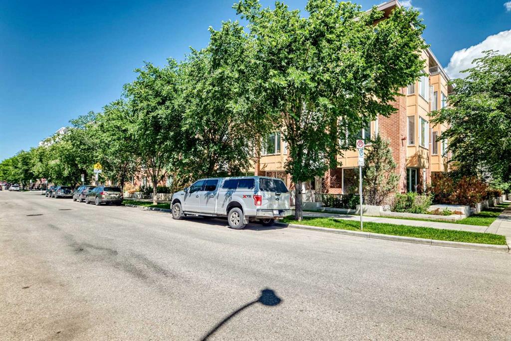 Third View of 402, 1010 Centre Avenue NE, Bridgeland/Riverside, Calgary, Alberta, T2E 4M6