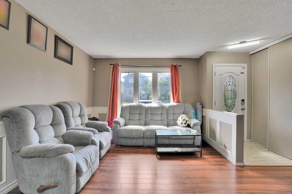 Fourth View of 95 Castlegreen Close NE, Castleridge, Calgary, Alberta, T3J 1Y6