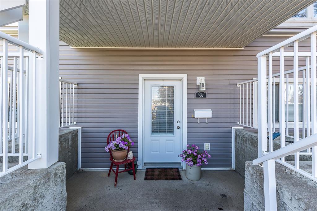 Fourth View of 35 Somerset Lane SE, Southland, Medicine Hat, Alberta, T1B0E5