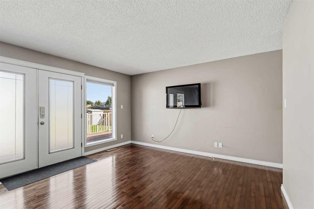 Fifth View of 18 Clark Crescent , Downtown, Fort McMurray, Alberta, T9H 1M8
