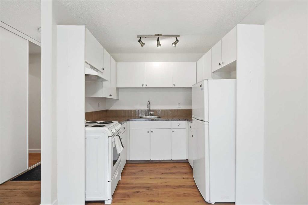 Fifth View of 203B, 5601 Dalton Drive NW, Dalhousie, Calgary, Alberta, T3A 2E2