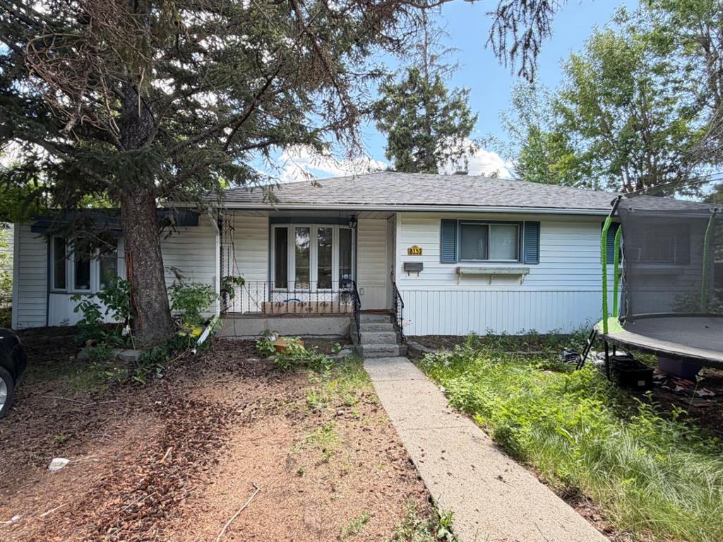 Third View of 8131 44 Avenue NW, Bowness, Calgary, Alberta, T3B 1Y1