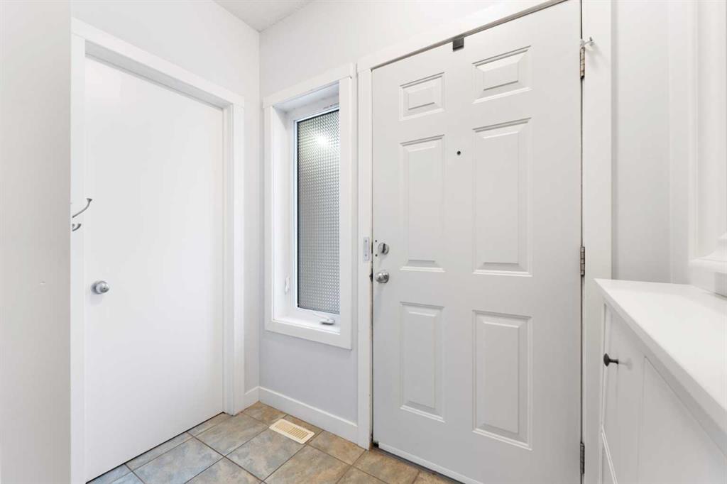 Third View of 2, 1620 27 Avenue SW, South Calgary, Calgary, Alberta, T2T 1G6