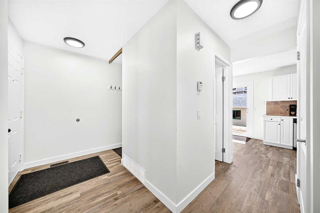 Fourth View of 3728 Cedarille Drive SW, Cedarbrae, Calgary, Alberta, T2W3Z8