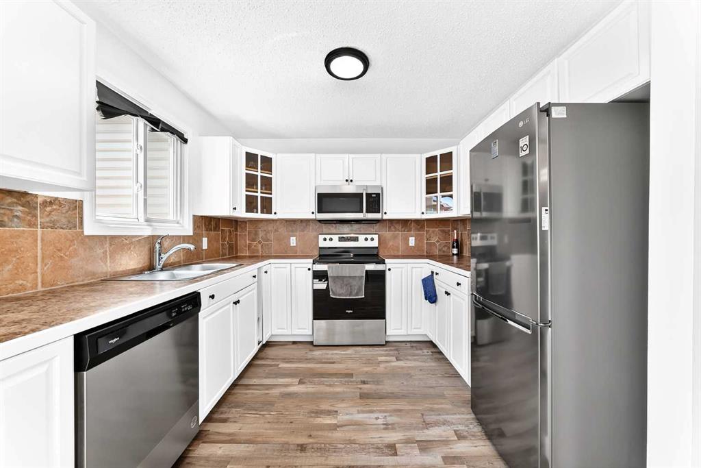 Fifth View of 3728 Cedarille Drive SW, Cedarbrae, Calgary, Alberta, T2W3Z8