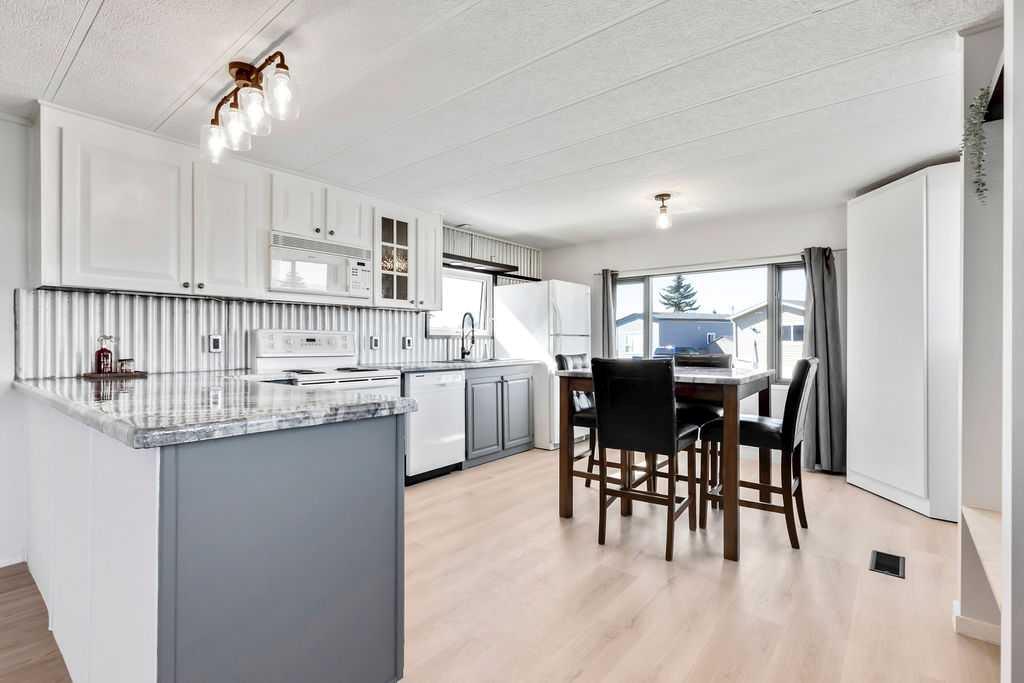 Fifth View of 364, 6220 17 Avenue SE, Red Carpet, Calgary, Alberta, T2A 4V5