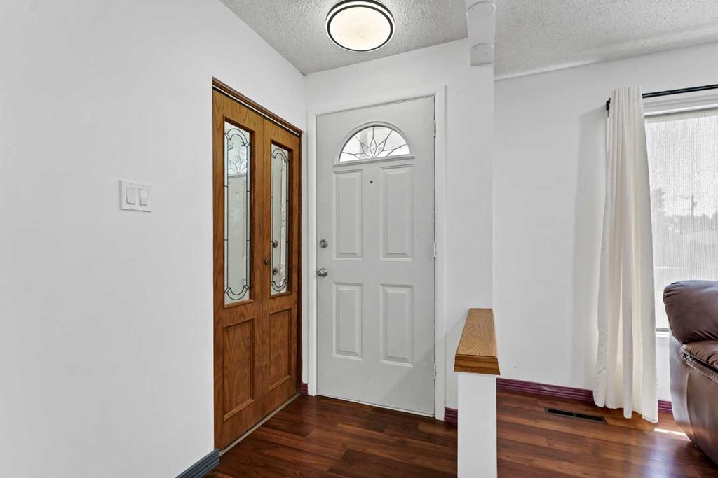 Fourth View of 1120 1 Avenue NE, Northeast Crescent Heights, Medicine Hat, Alberta, T1A5Z6
