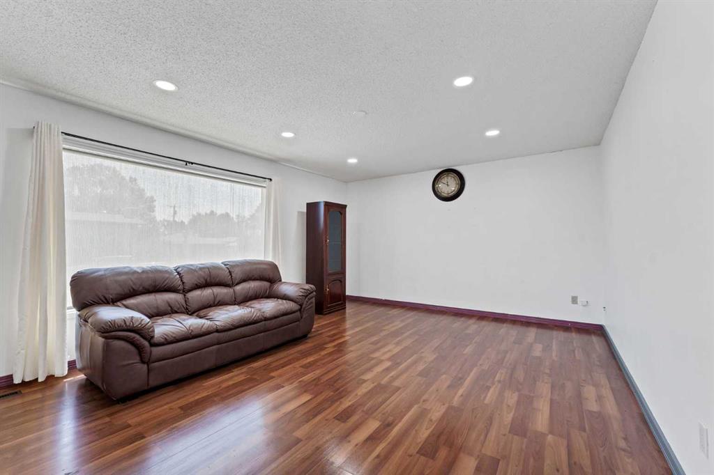 Fifth View of 1120 1 Avenue NE, Northeast Crescent Heights, Medicine Hat, Alberta, T1A5Z6