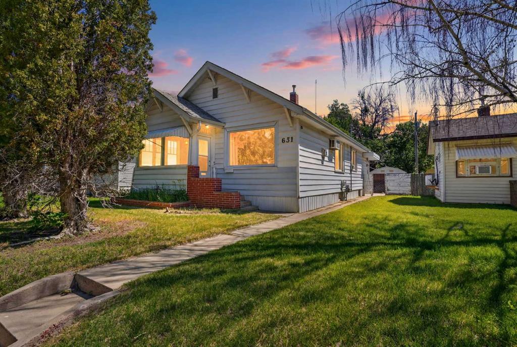 631 14 Street S, A2326896, Alberta,