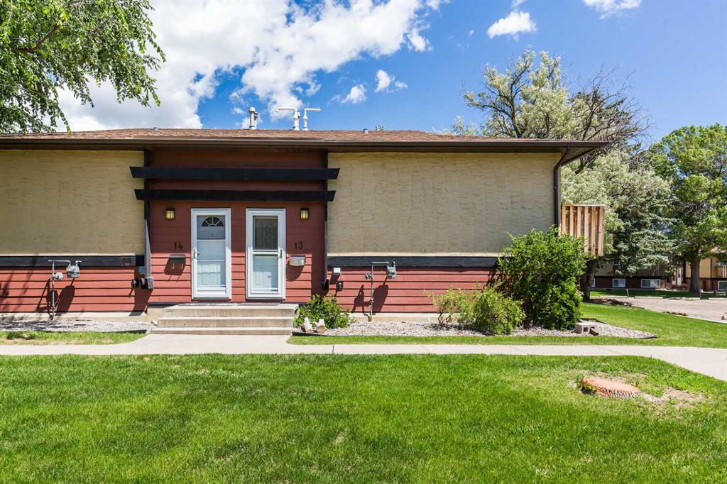 Third View of 13, 5 Acadia Road W, Varsity Village, Lethbridge, Alberta, T1K 4C1