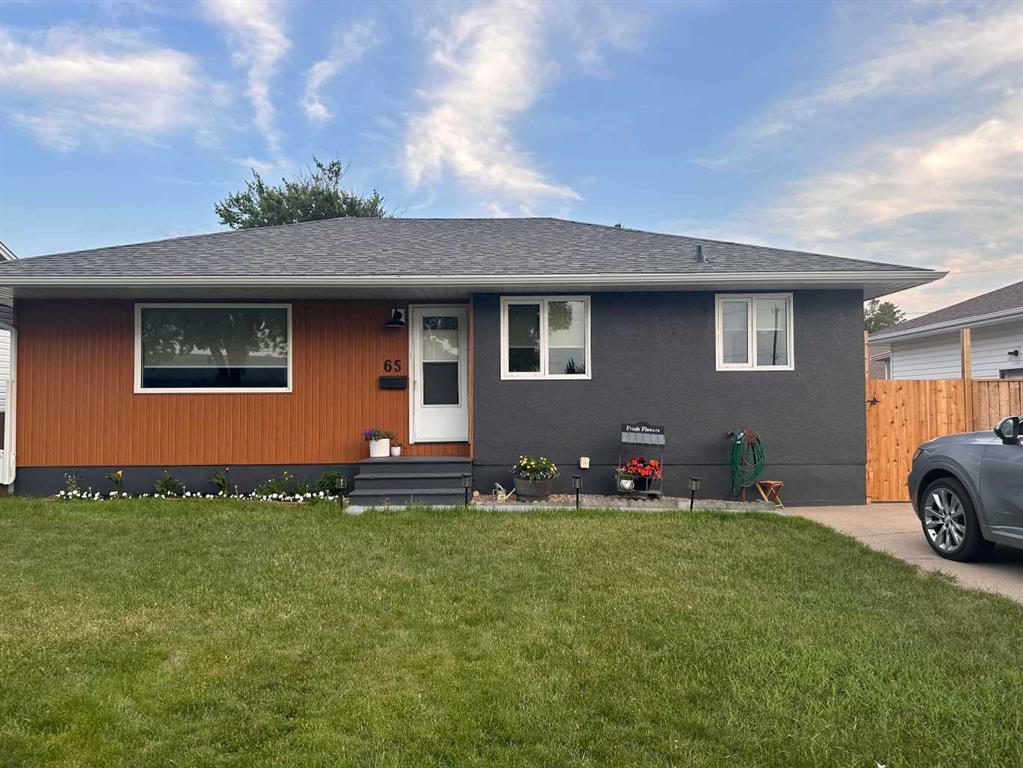 Second View of 65 14 Street NW, Northwest Crescent Heights, Medicine Hat, Alberta, T1A 6R5