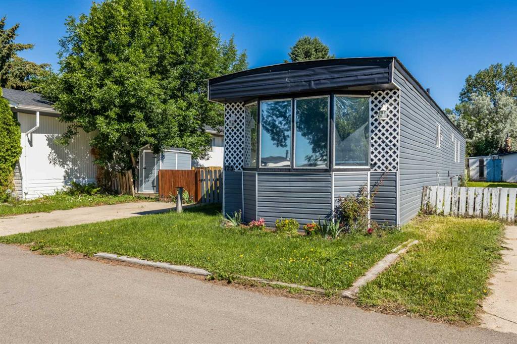 Fourth View of 125, 4000 13 Avenue SE, SE Southridge, Medicine Hat, Alberta, T1B1J3