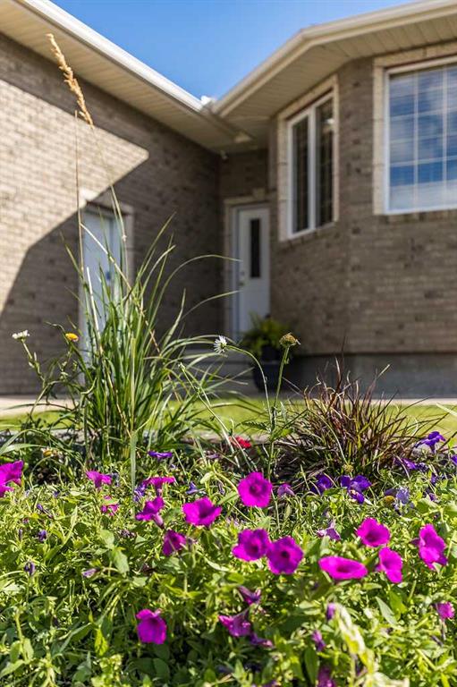 Third View of 213 Sunrise Circle SW, SW Southridge, Medicine Hat, Alberta, T1B 4N9