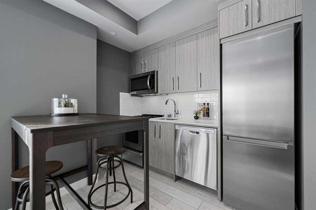 Fourth View of 235, 110 18A Street NW, West Hillhurst, Calgary, Alberta, T2N 5G5