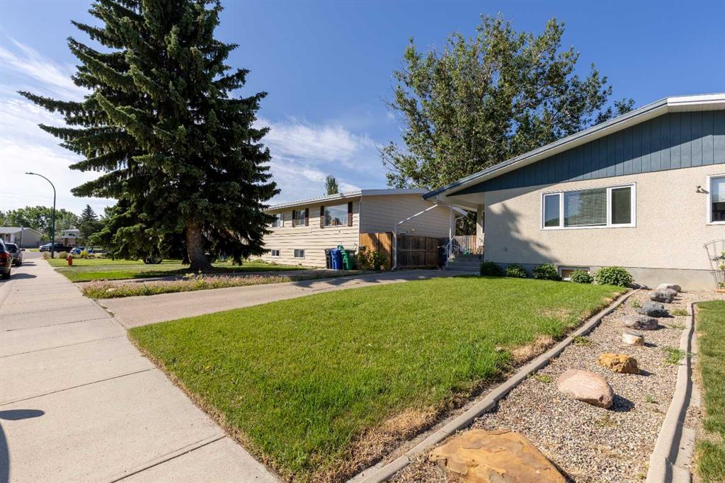 Fourth View of 27 Laval Boulevard W, Varsity Village, Lethbridge, Alberta, T1K 4E1